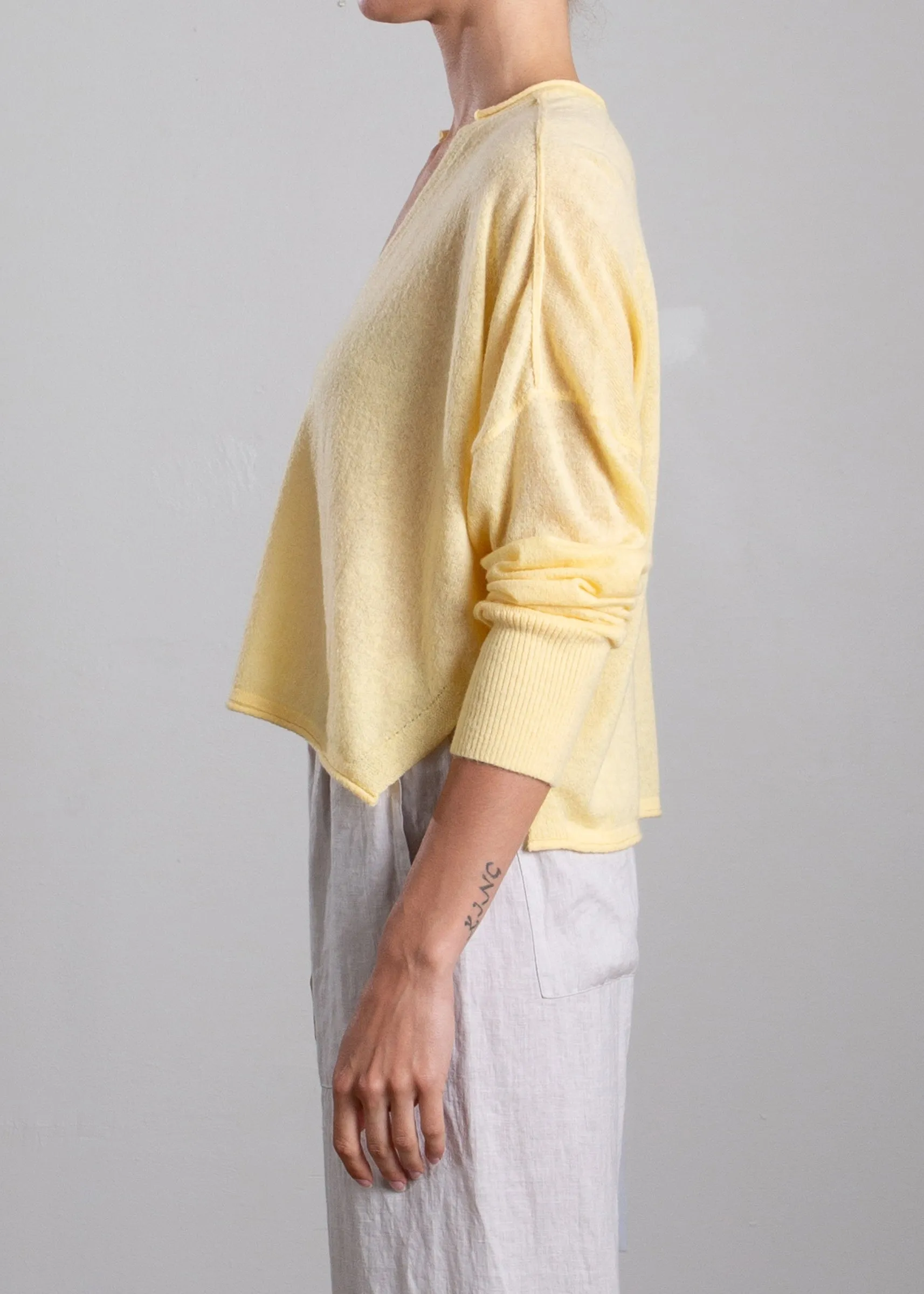 Bailey V-neck Pullover - Butter