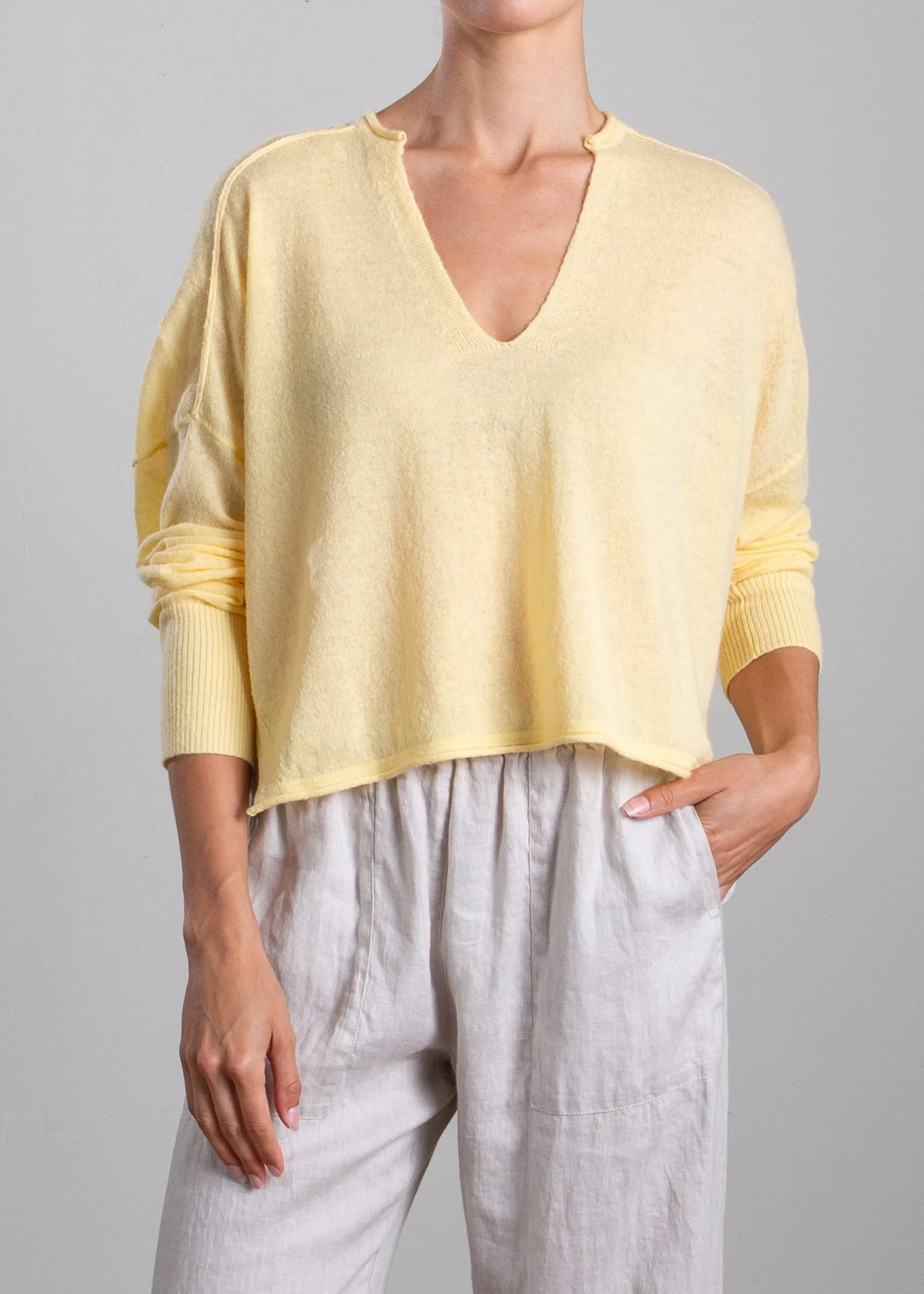 Bailey V-neck Pullover - Butter