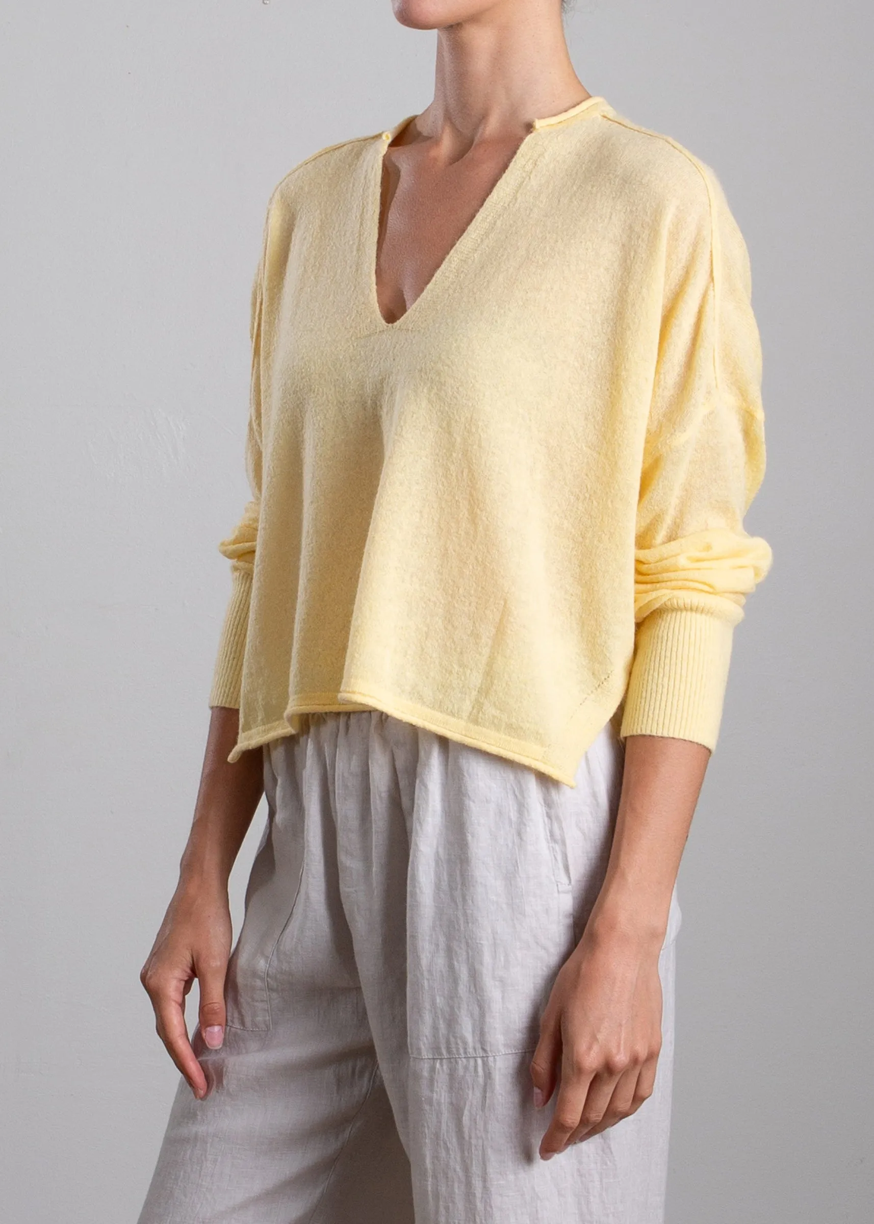 Bailey V-neck Pullover - Butter