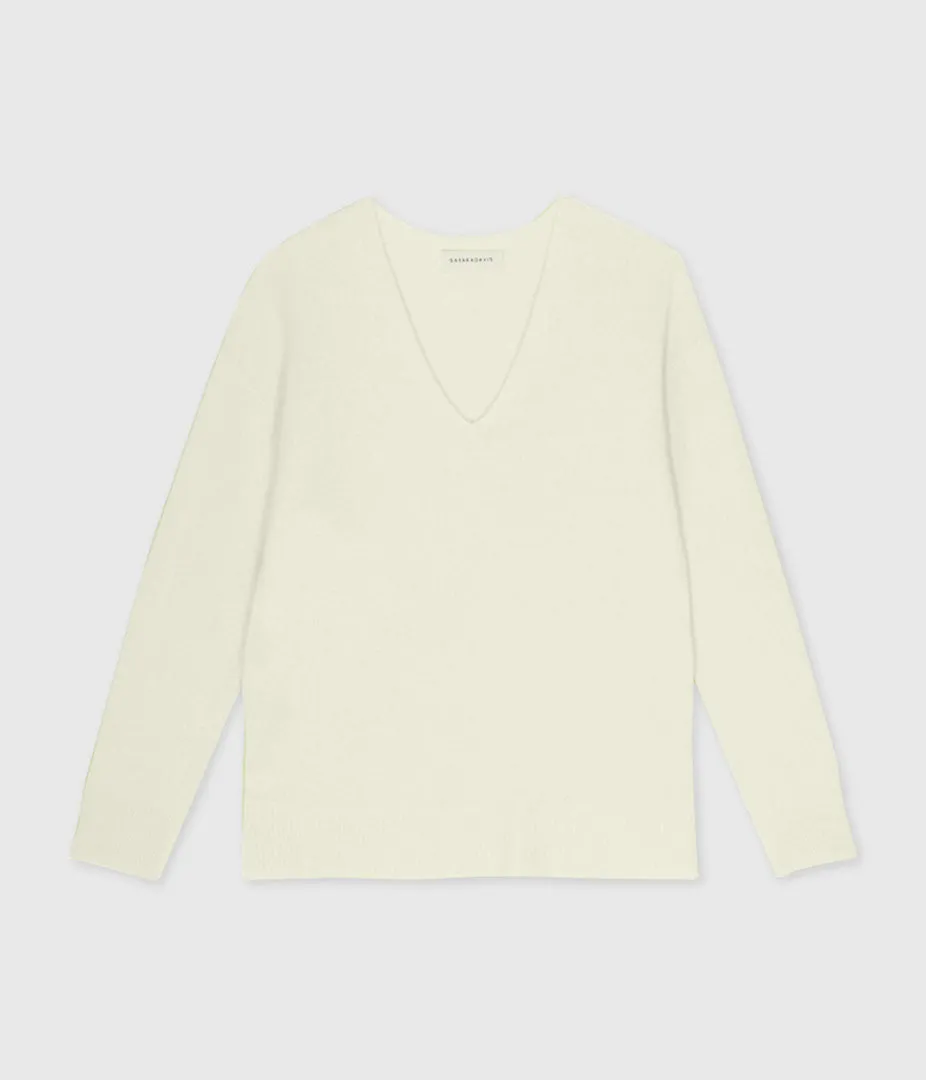 Cashmere V-Neck Sweater in Snow
