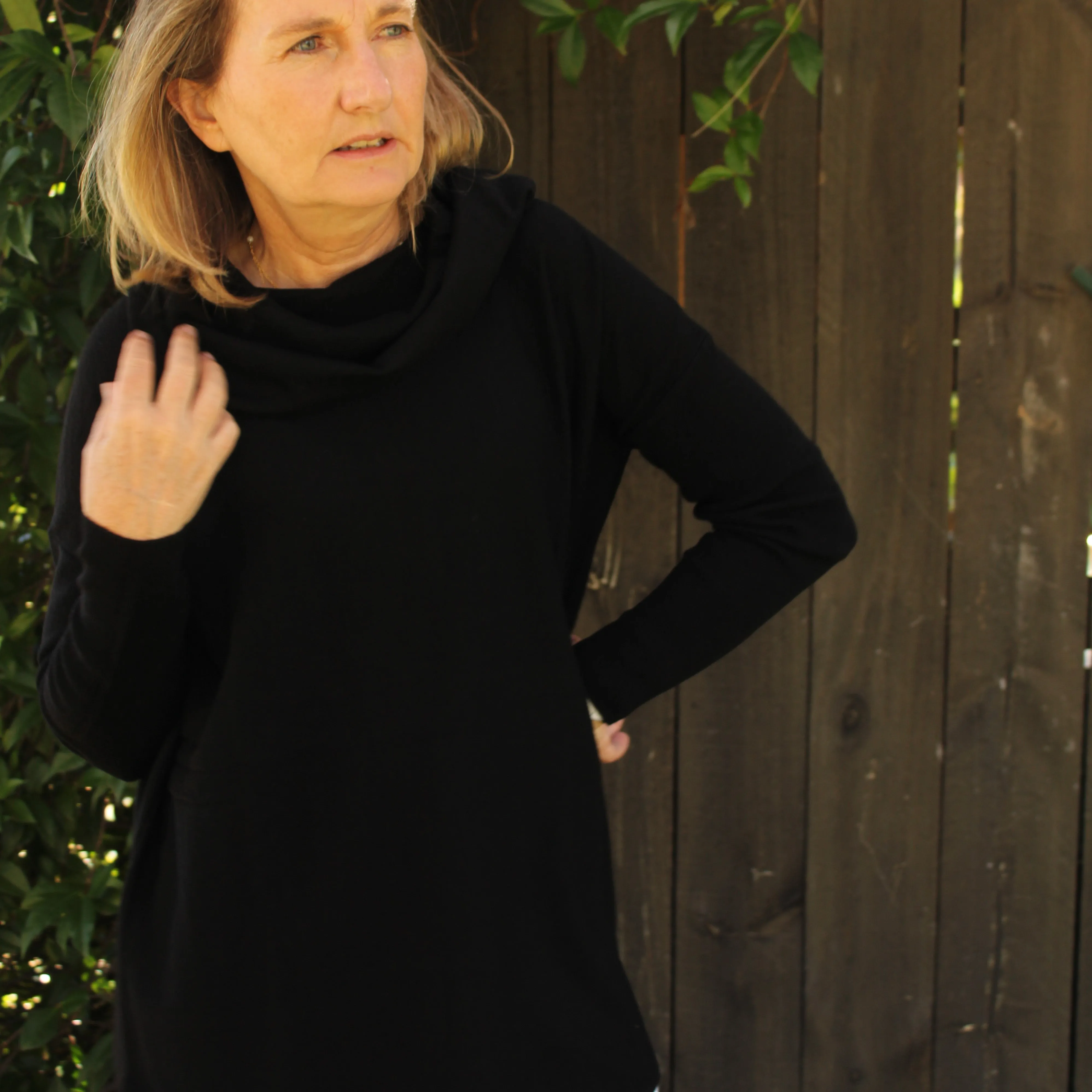Curved Hem Cowl Pullover - Black