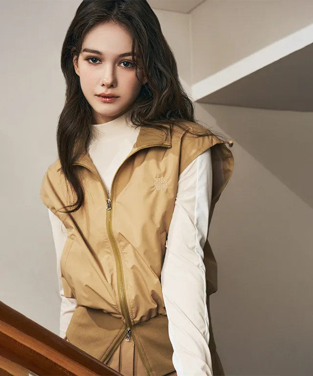 LENUCU Color Combination Mock Neck Inner Tee - Beige / White