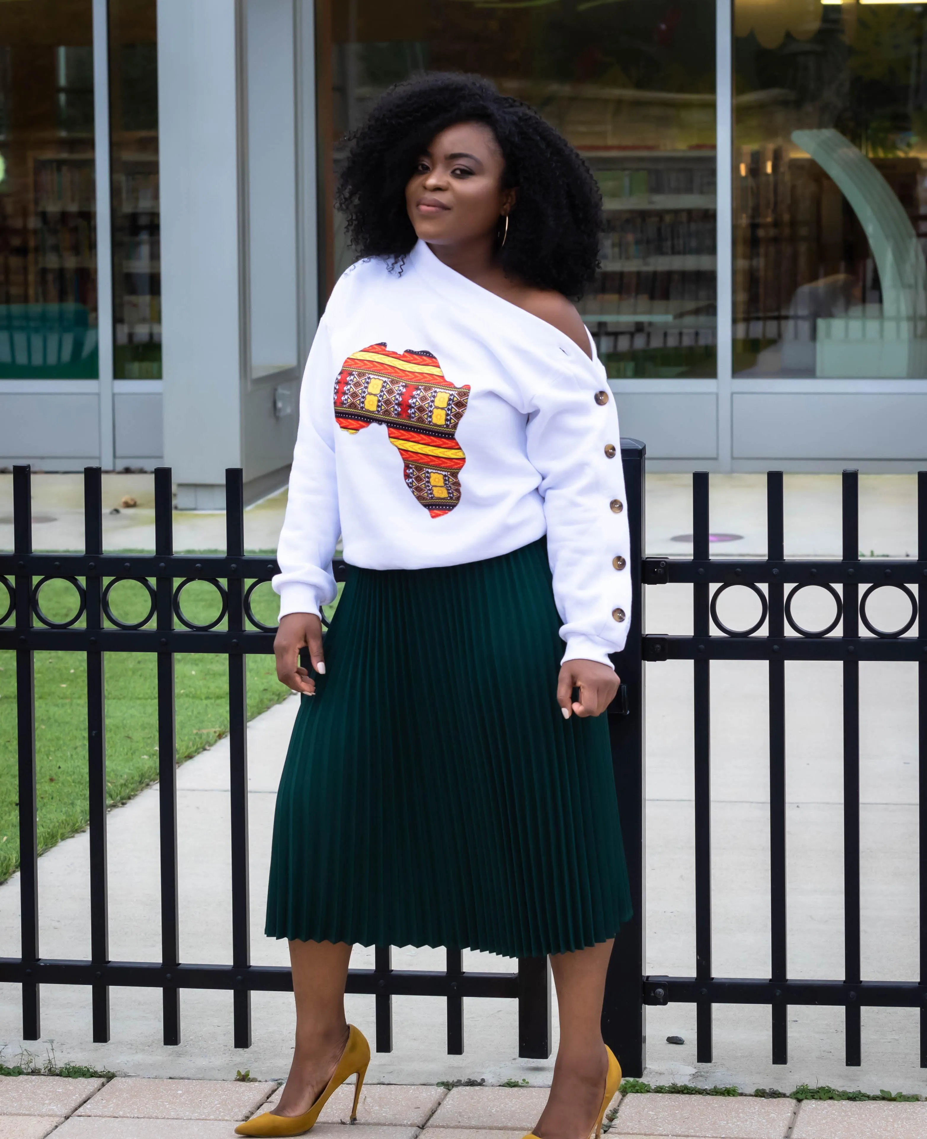 Long Sleeves White Africa Map Patch Sweatshirt