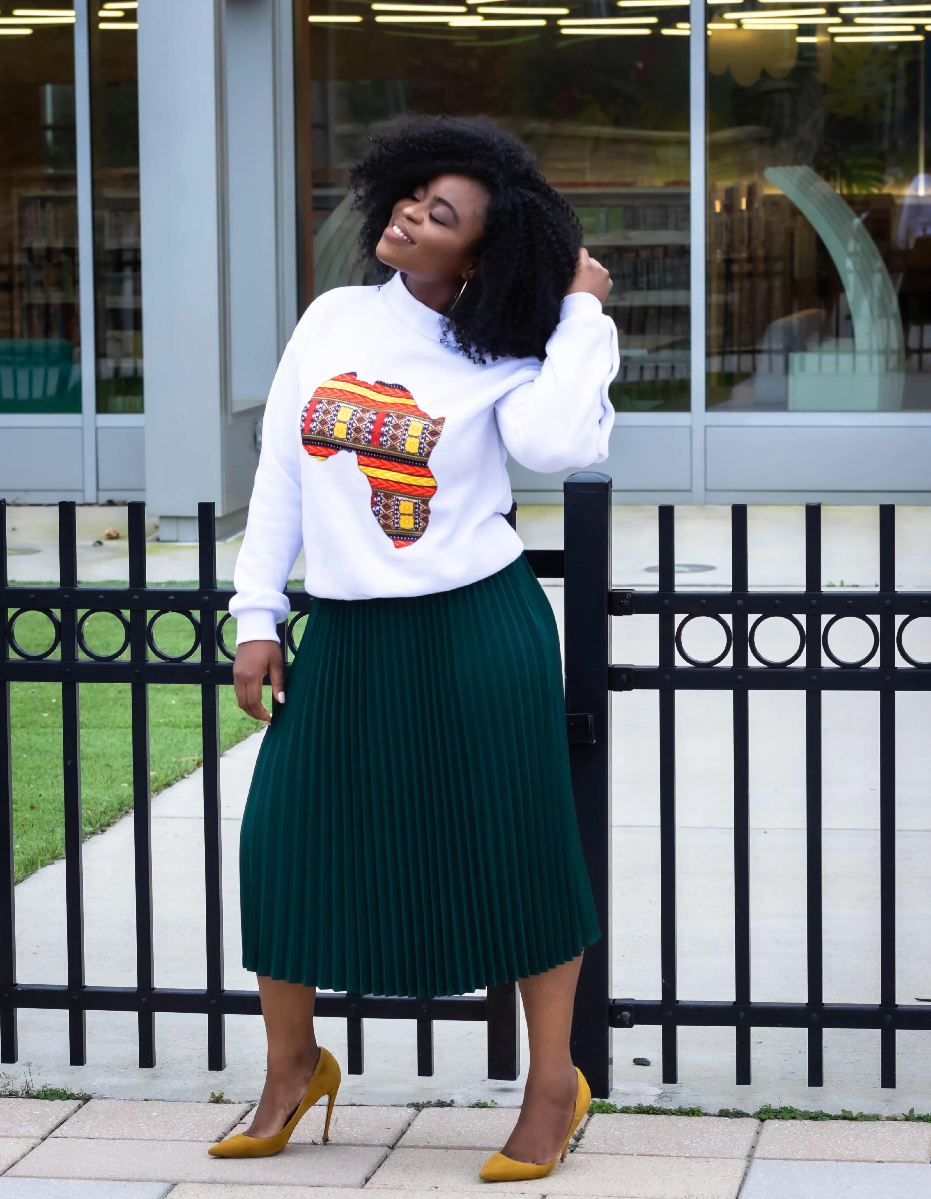 Long Sleeves White Africa Map Patch Sweatshirt