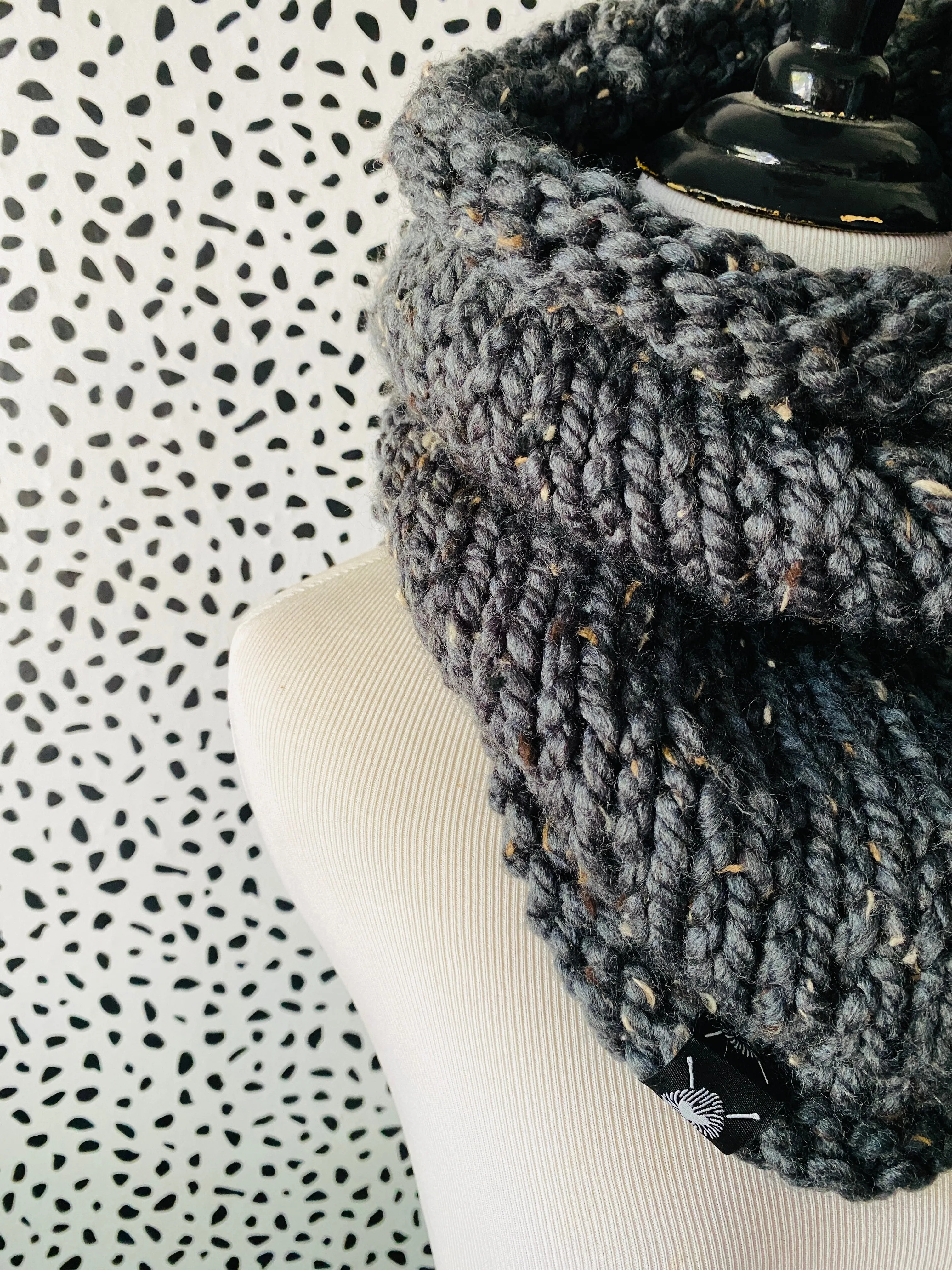 Neckwarmer in Gray Twist