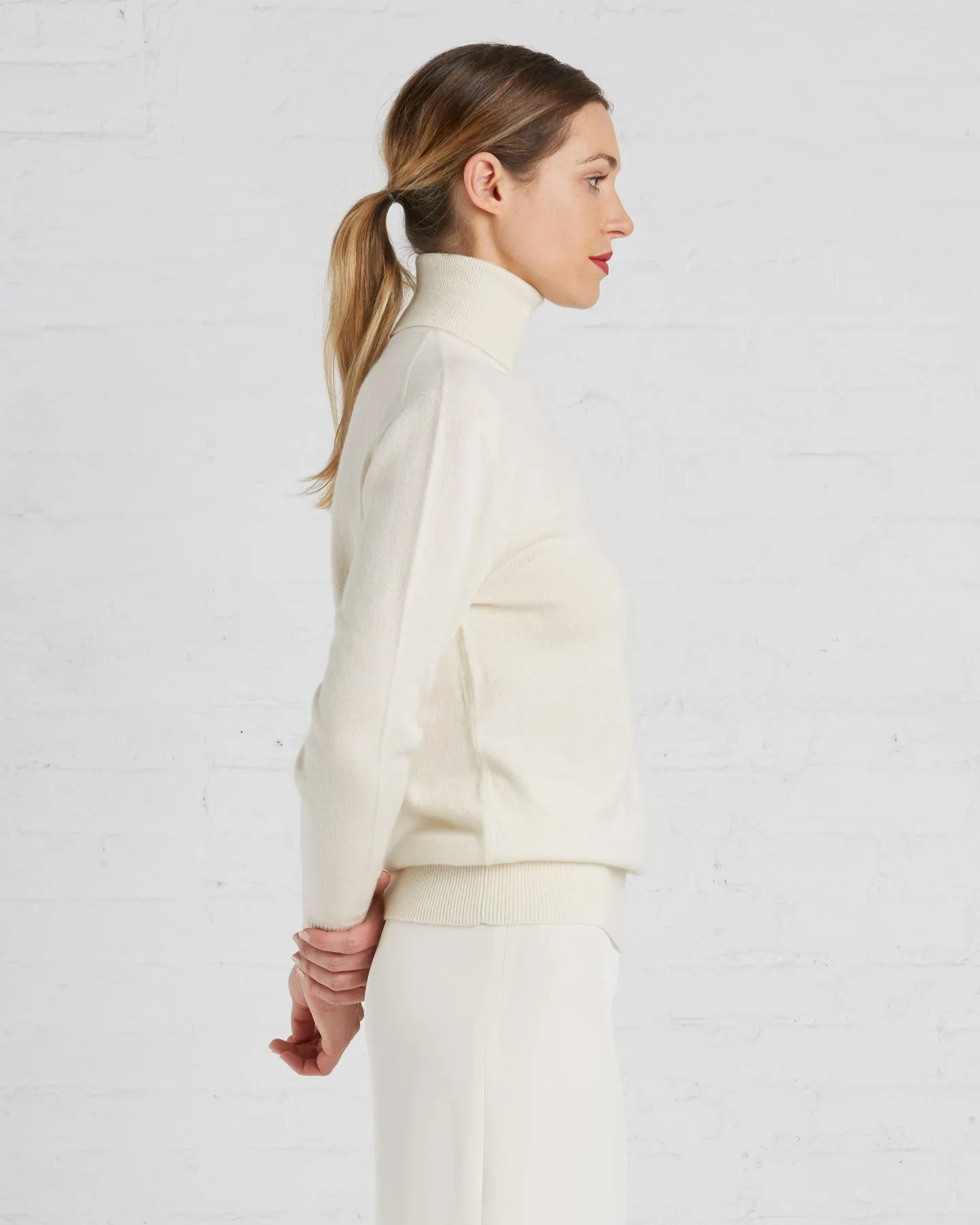 Ryan Roche Cashmere Turtleneck Sweater | Ivory