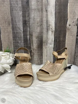 Sandals Heels Wedge By Clarks In Beige, Size: 8