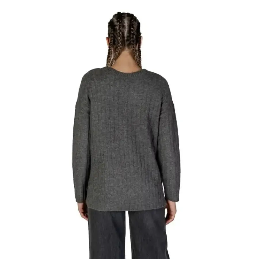 Vila Clothes Women's Grey V-Neck Long Knit Sweater