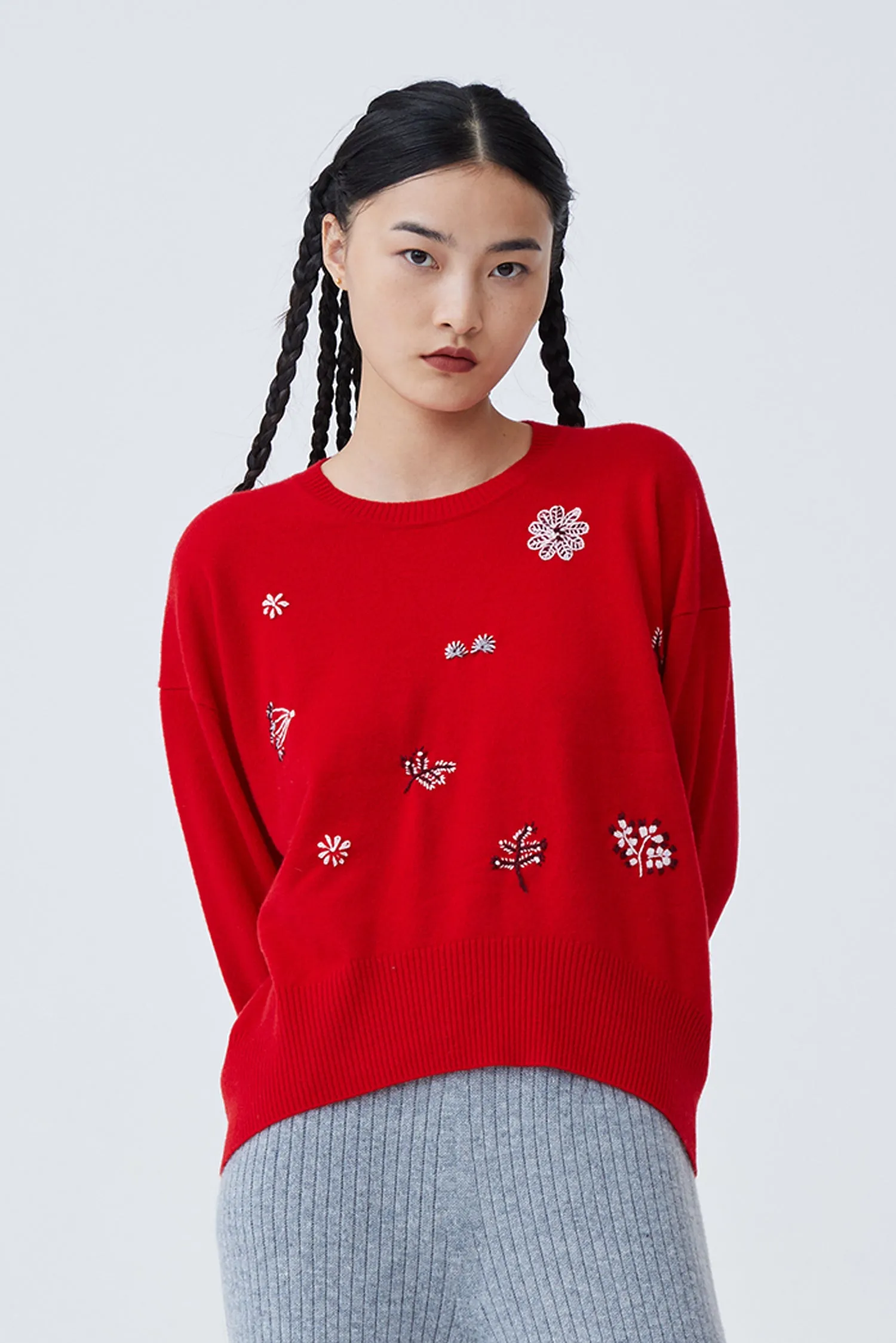 Women's knit cashmere hand-embroidered top
