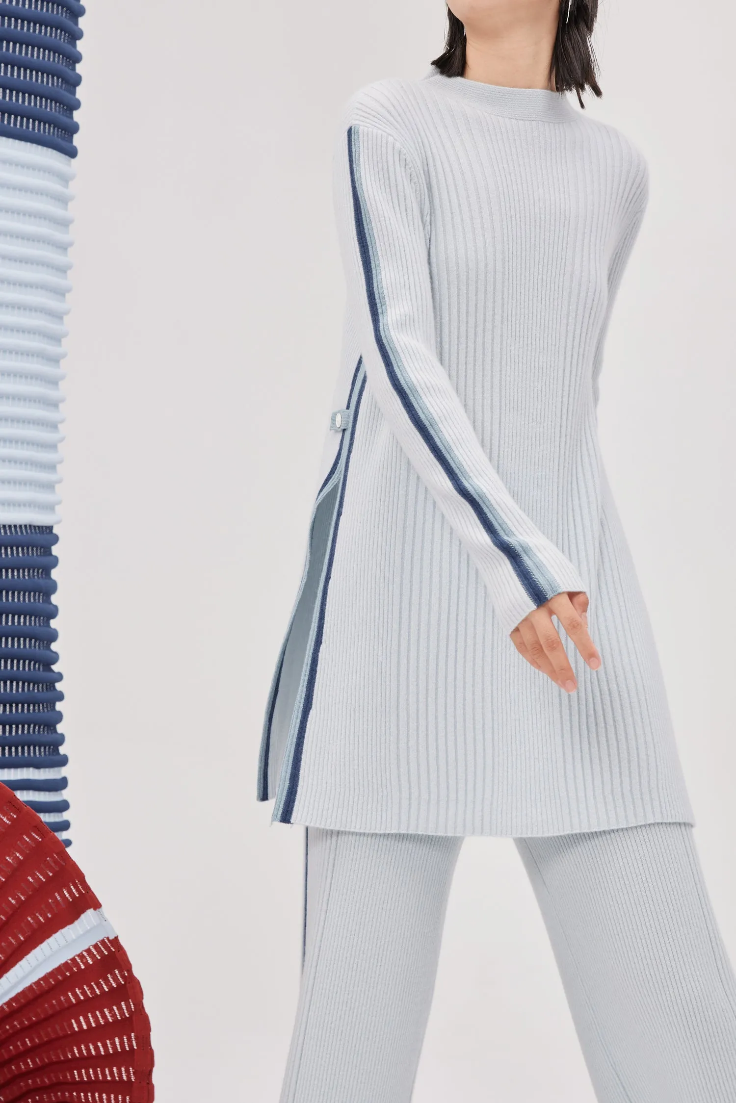 Women's split-side mid-length top