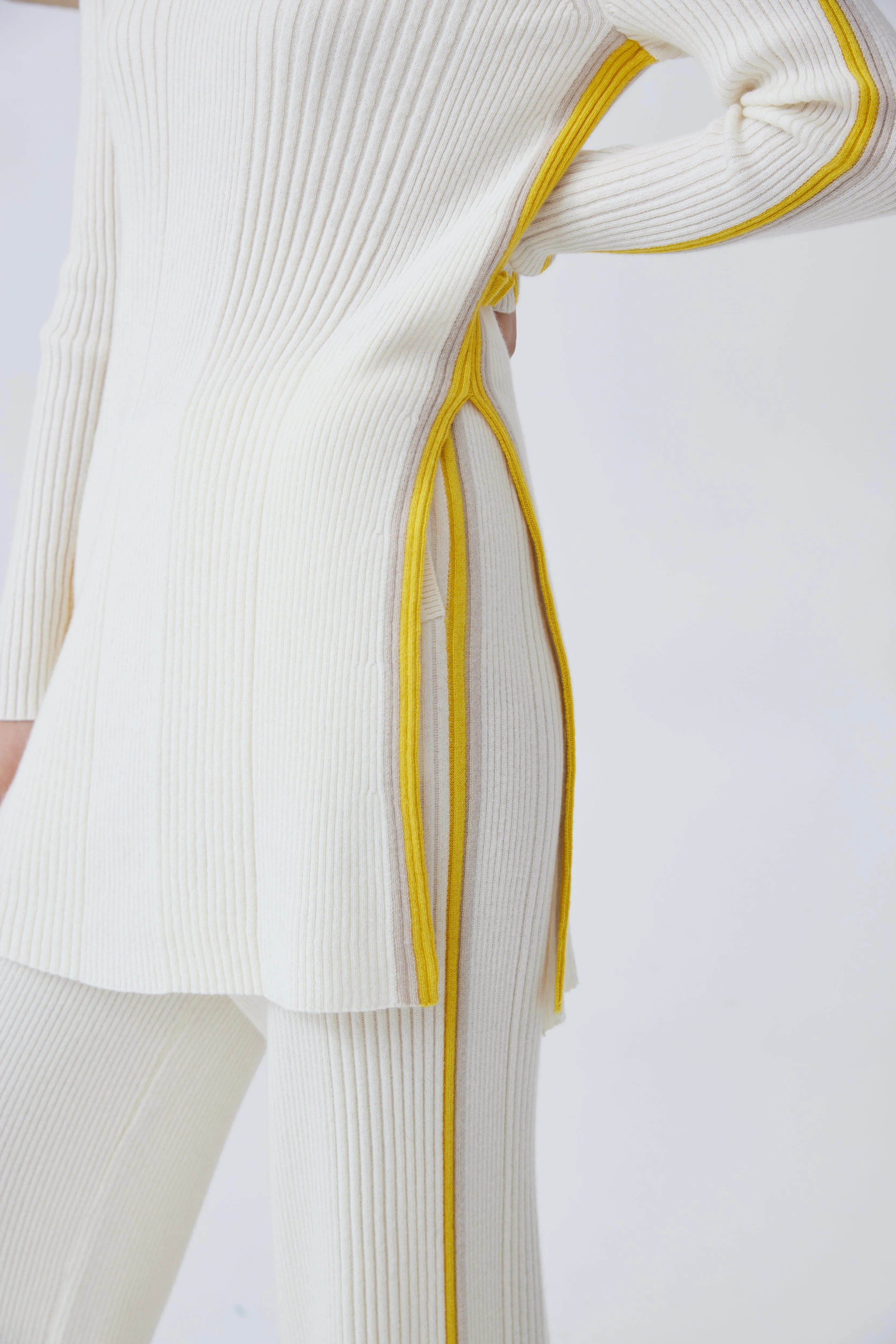 Women's split-side mid-length top